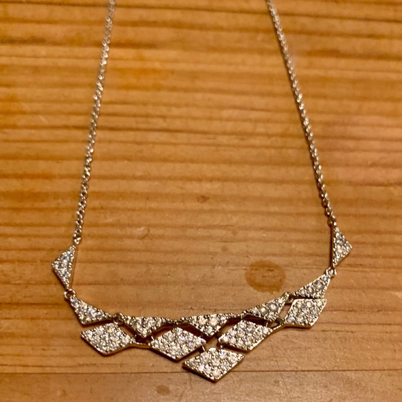 NADRI Luminous Cubic Zirconia Bib - Picture 5 of 8